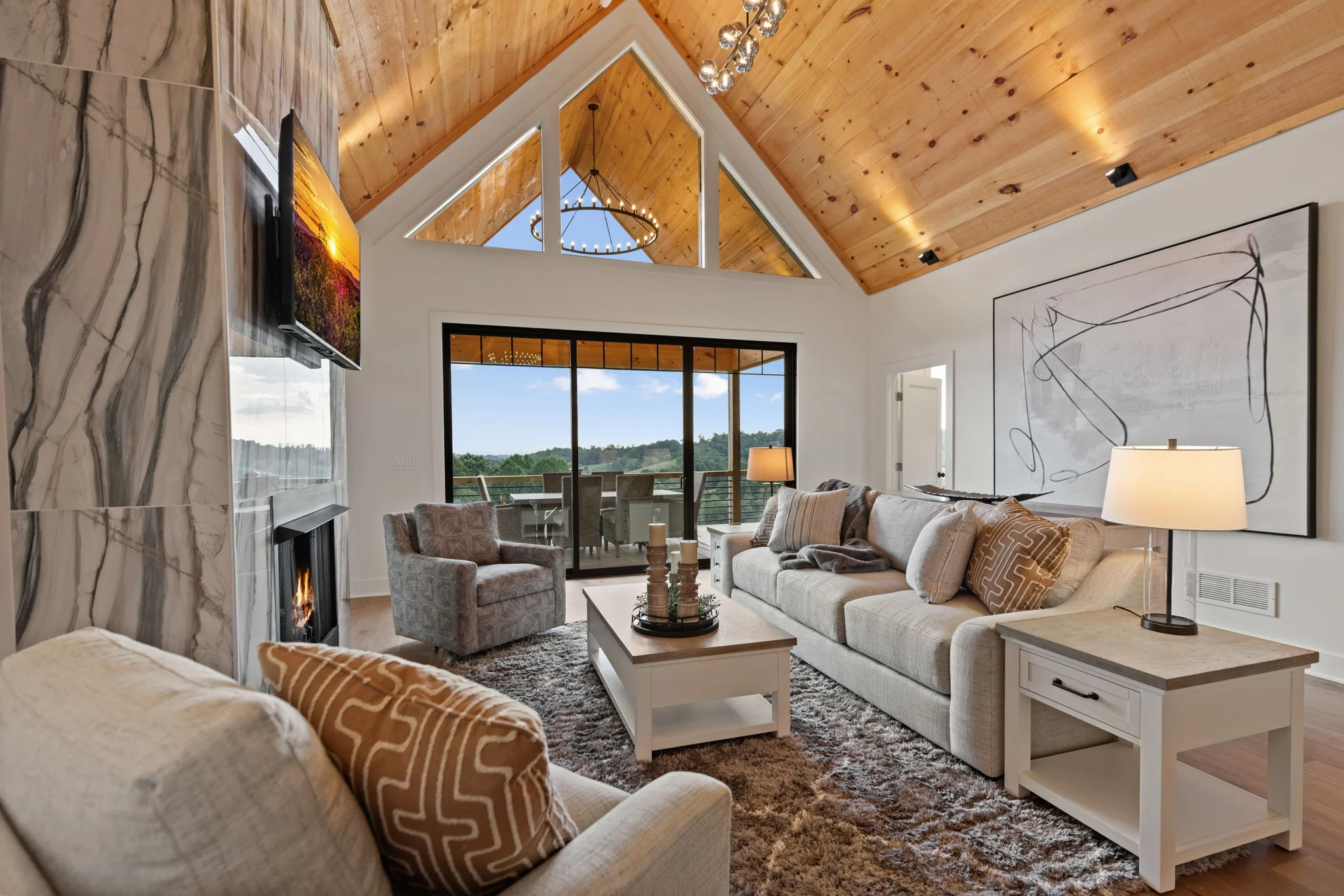Great room with mountain views through the deck doors, View Finder I