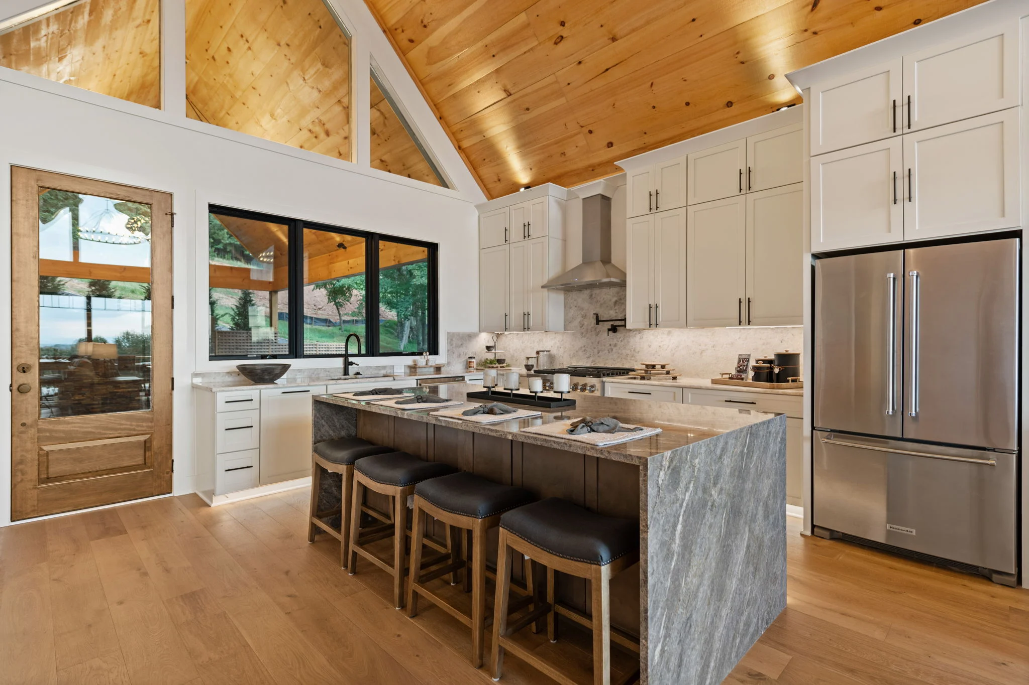 Kitchen island with bar stools, View Finder I