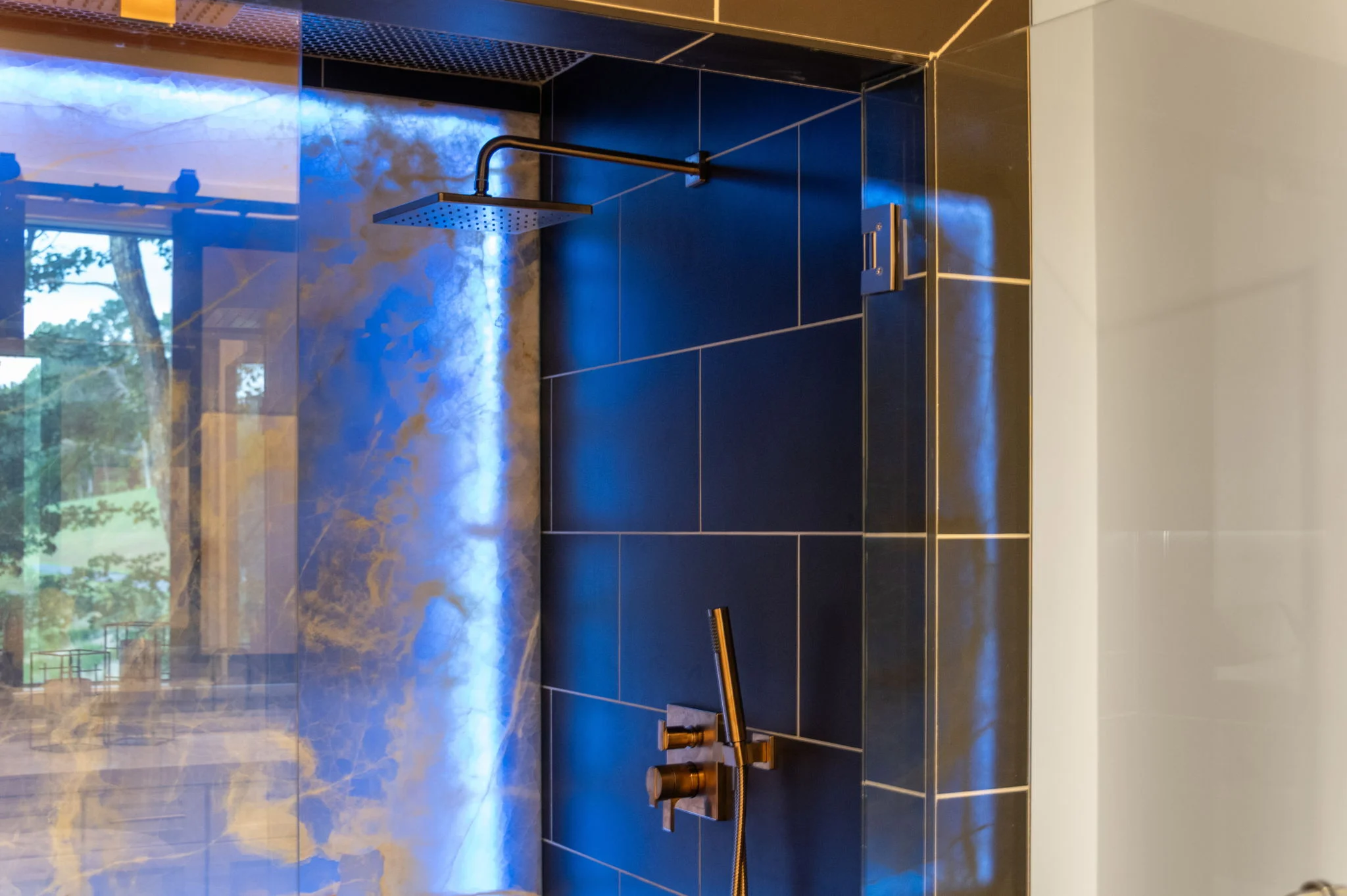 Steam shower with backlit onyx stone, View Finder I