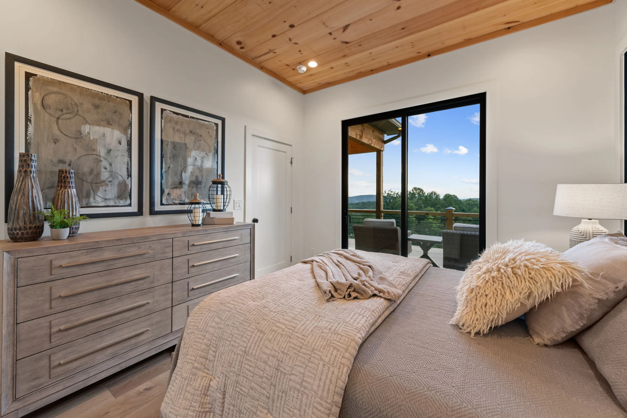 Main-level queen bedroom, View Finder I