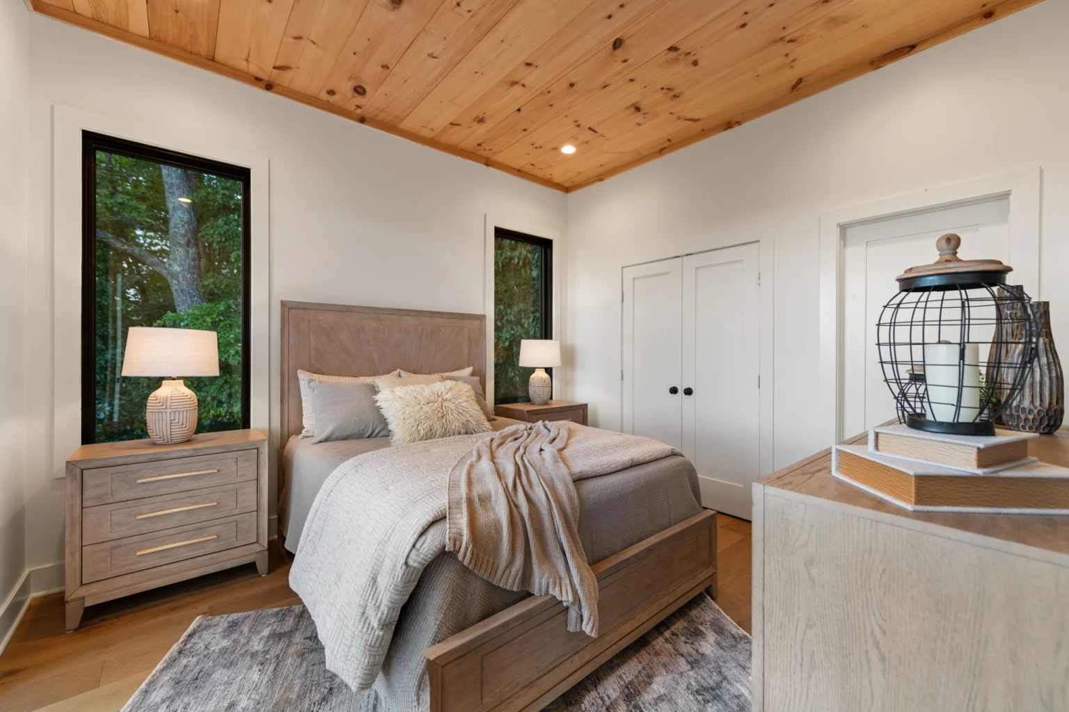 Main-level queen bedroom, View Finder I