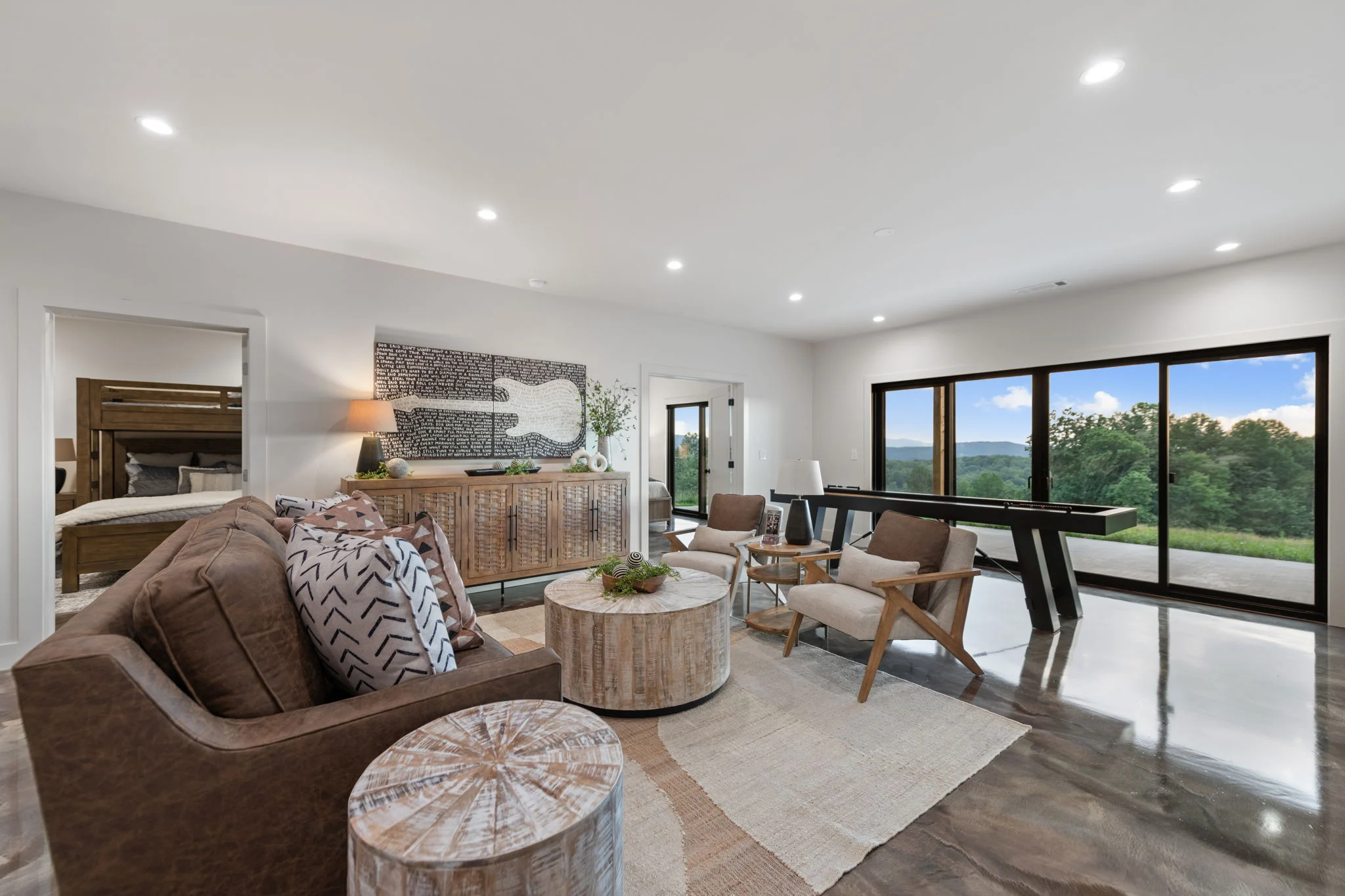 Terrace-level lounge with mountain views, View Finder I