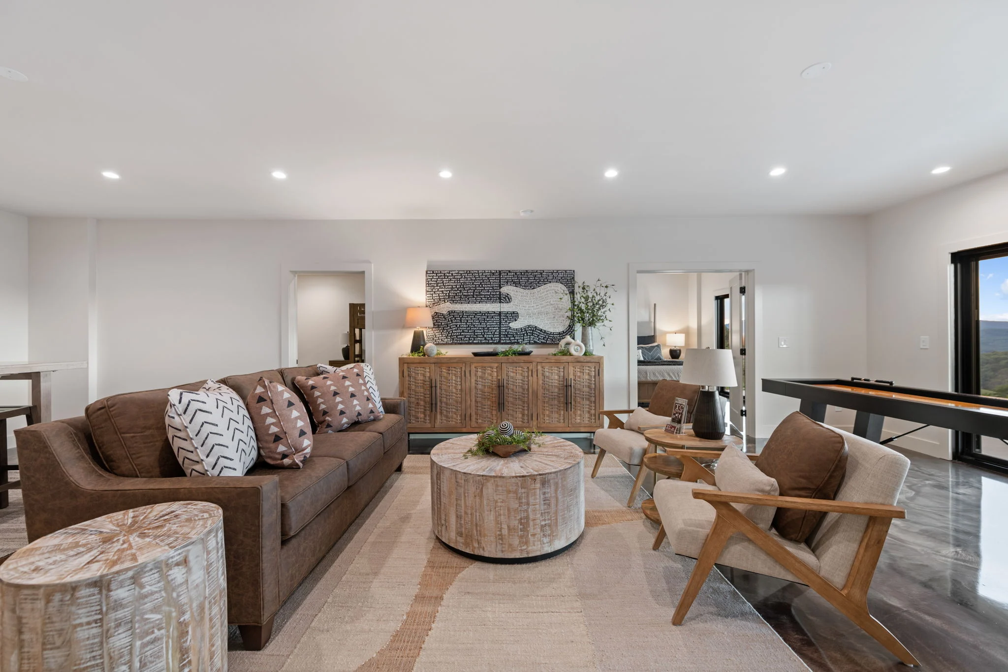 Terrace-level lounge with mountain views, View Finder I