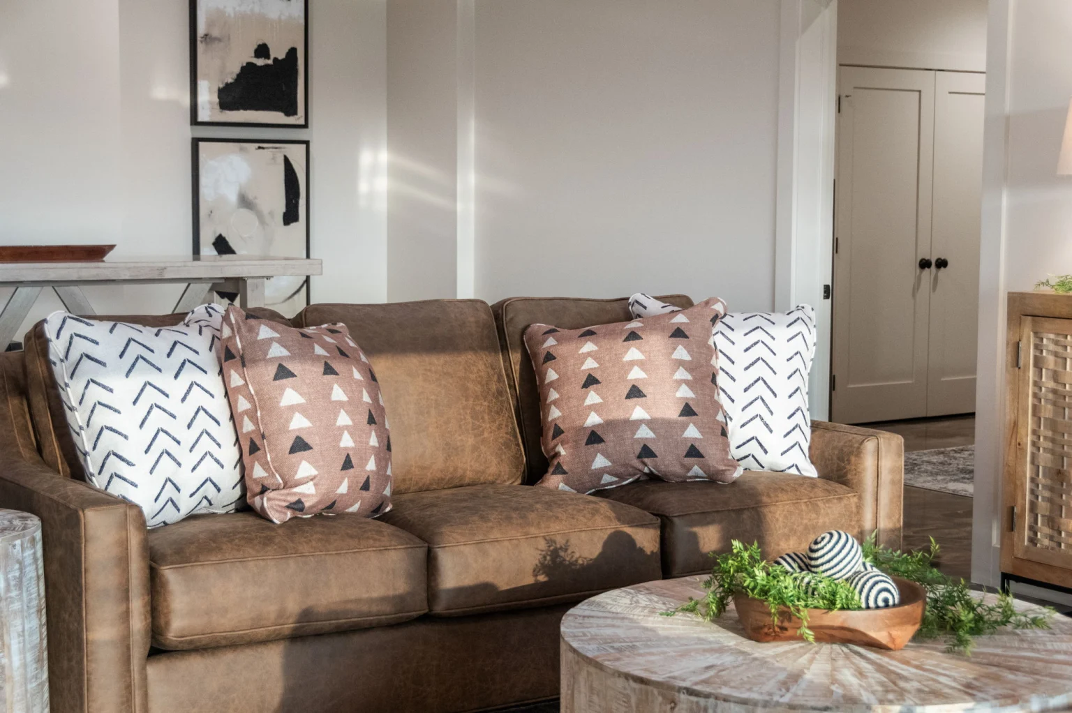 Terrace-level lounge with mountain views, View Finder I