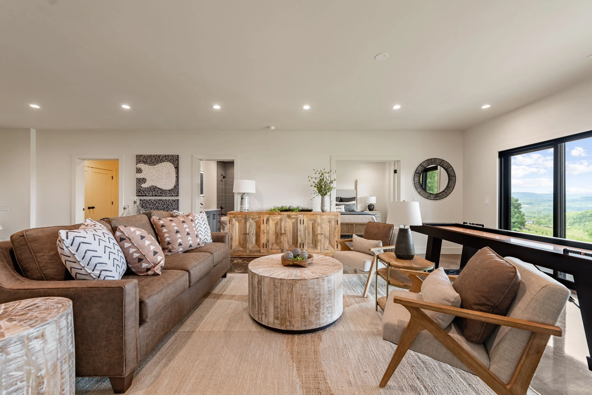 Terrace-level lounge with mountain views, View Finder I