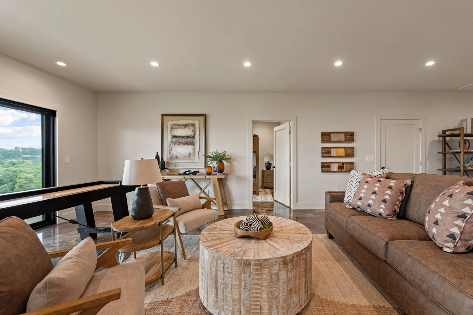 Terrace-level lounge with mountain views, View Finder I