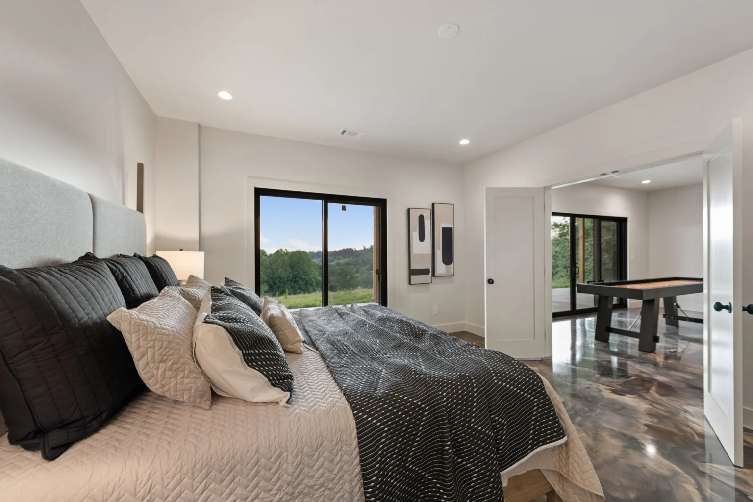 Terrace-level king bedroom, View Finder I