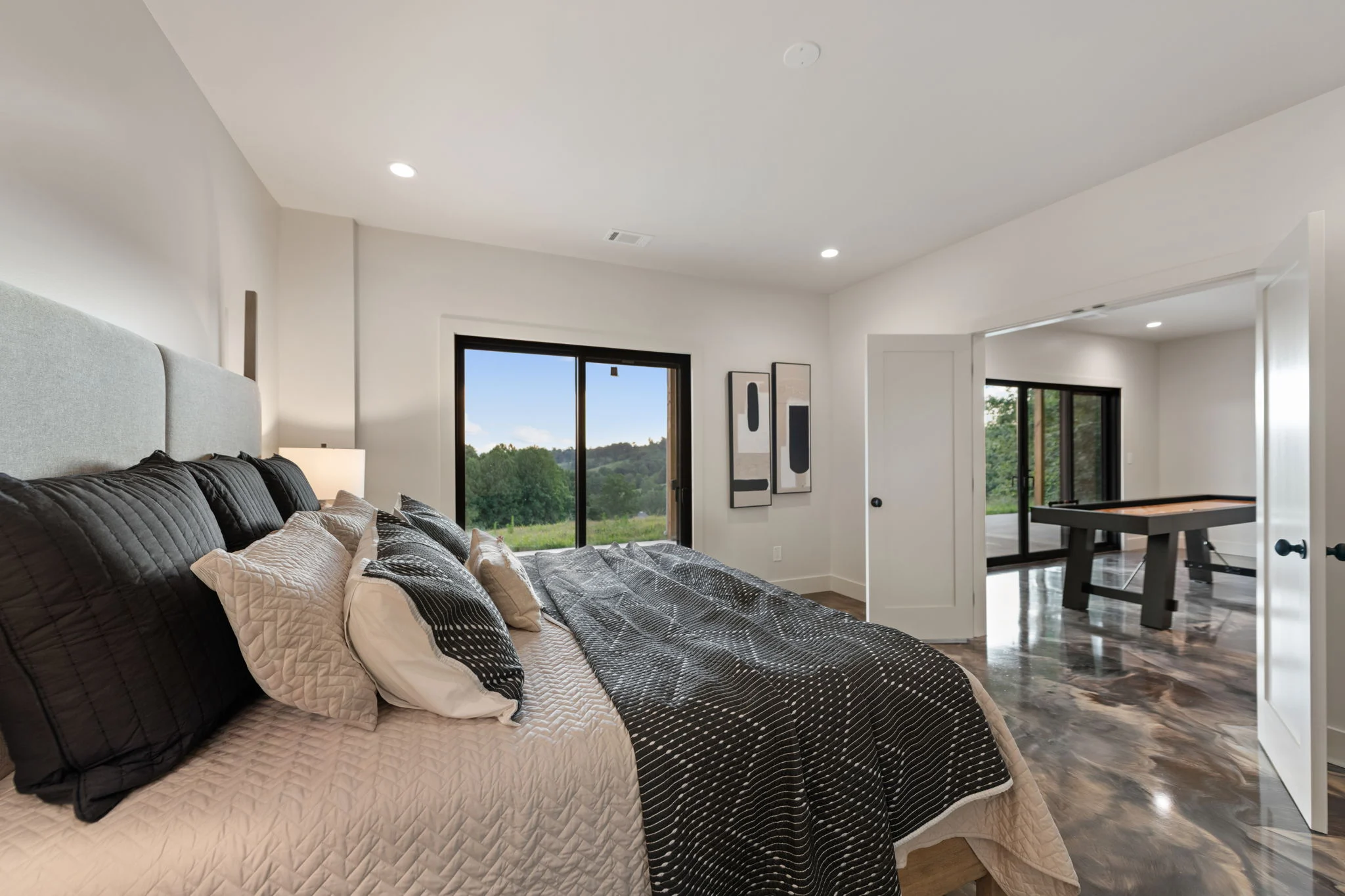 Terrace-level king bedroom, View Finder I
