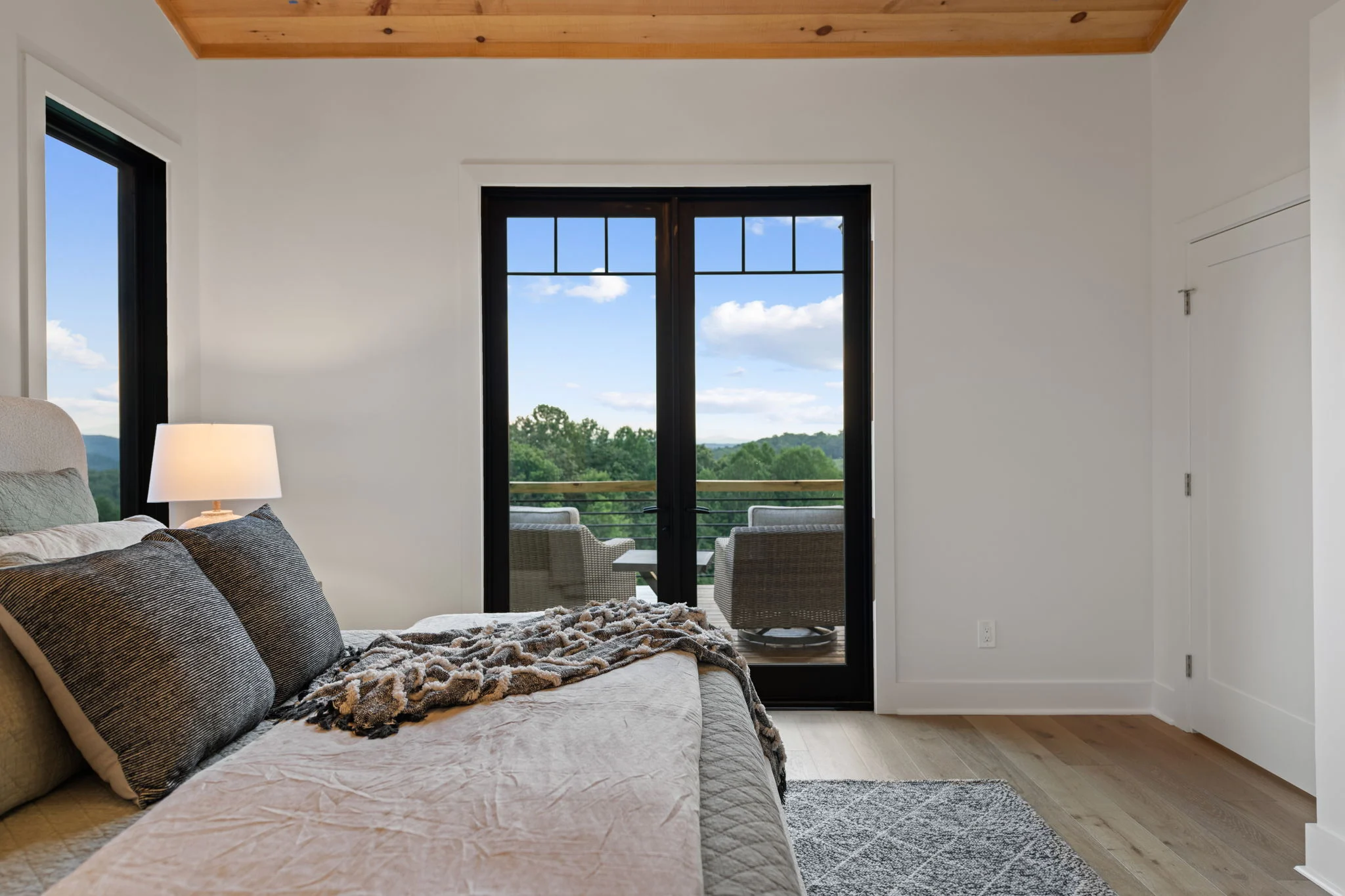 Terrace-level king bedroom, View Finder I
