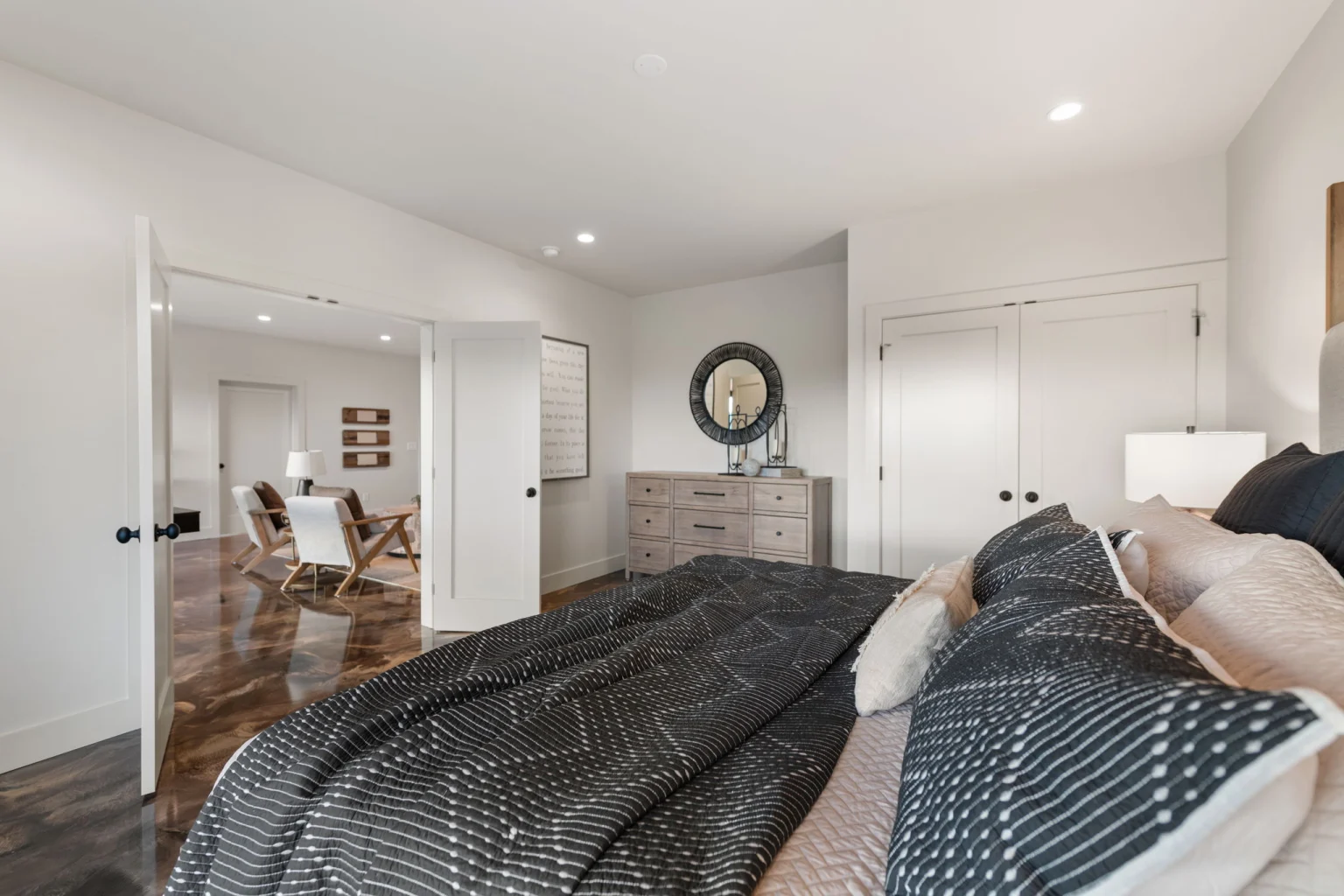 Terrace-level king bedroom, View Finder I