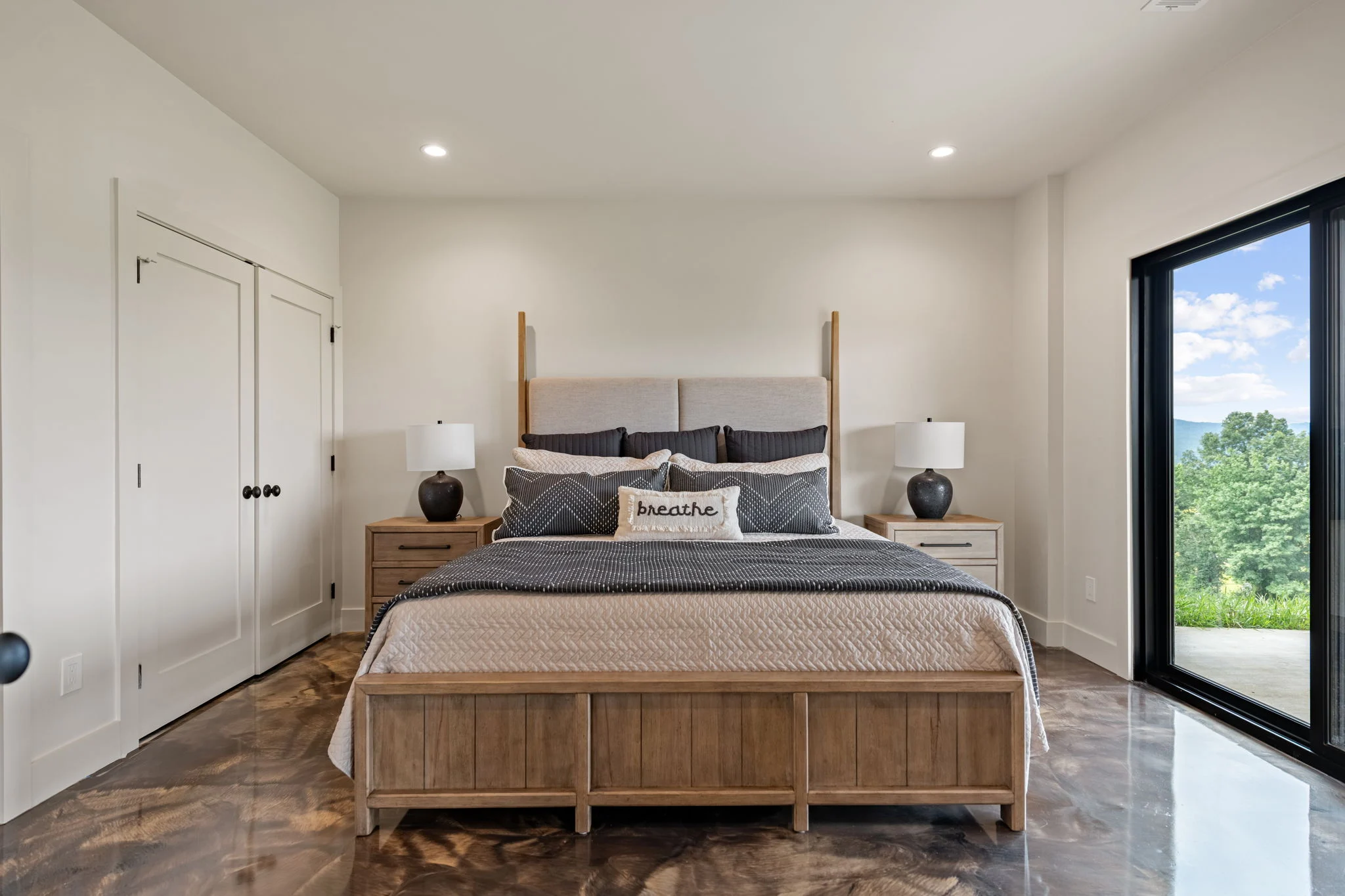 Terrace-level king bedroom, View Finder I