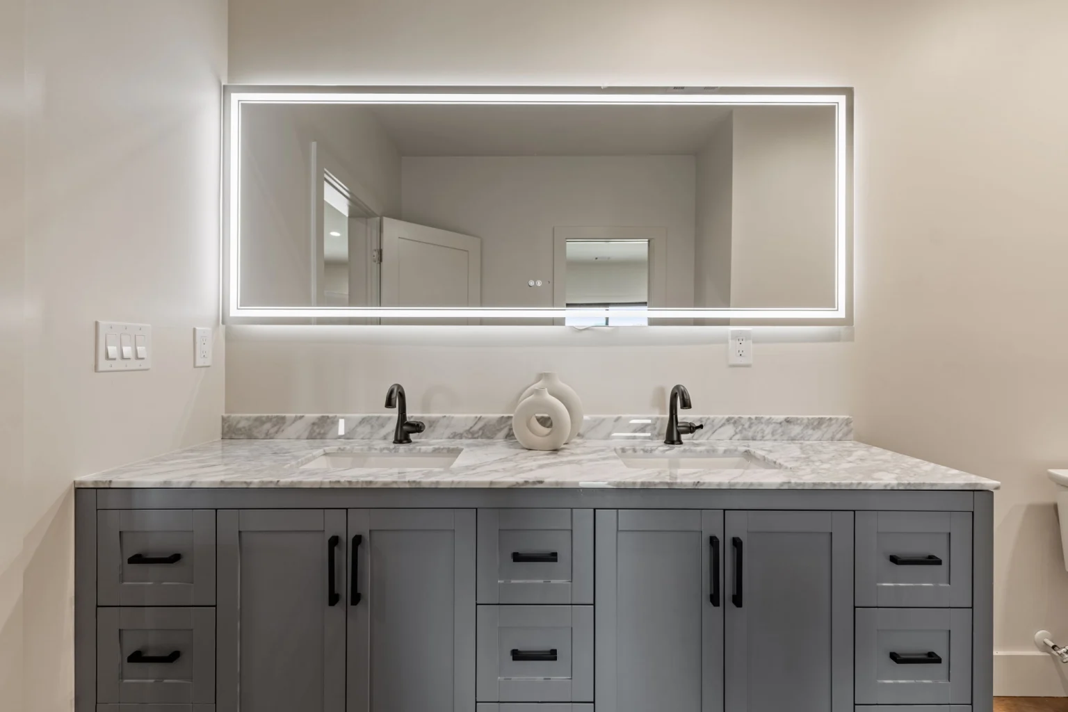 Terrace-level bathroom with a double vanity, View Finder I