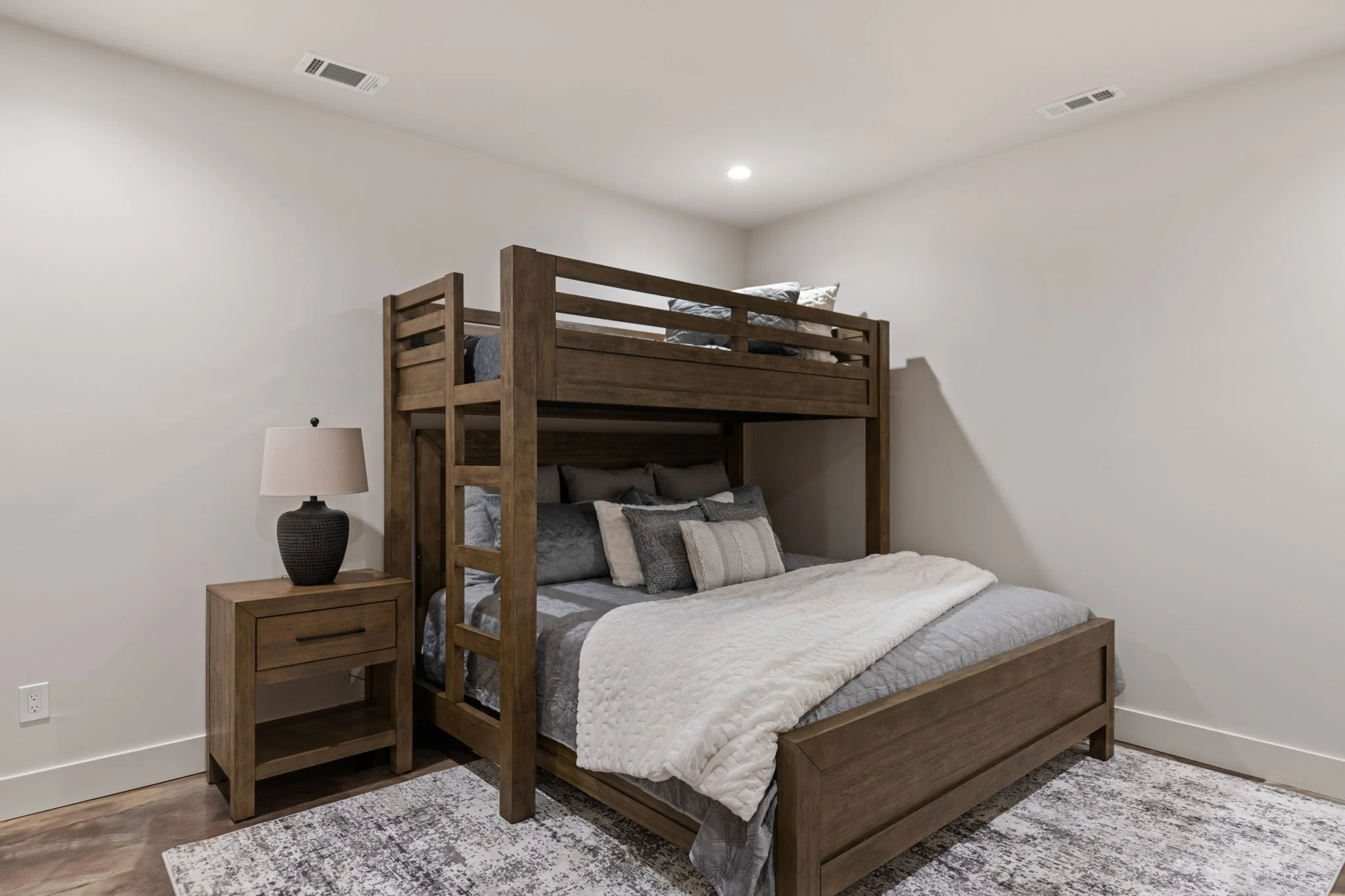 Bunk room, View Finder I