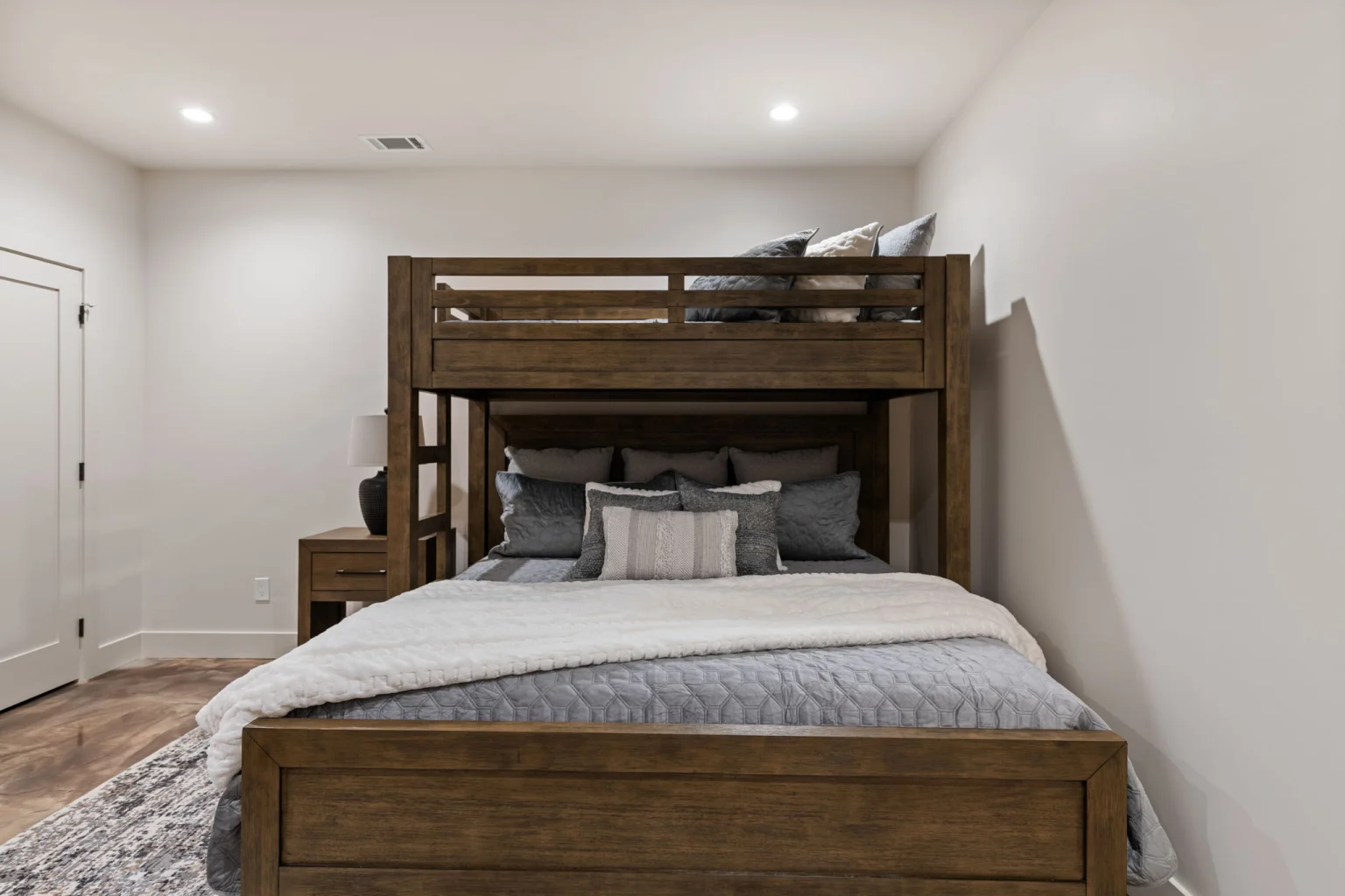 Bunk room, View Finder I