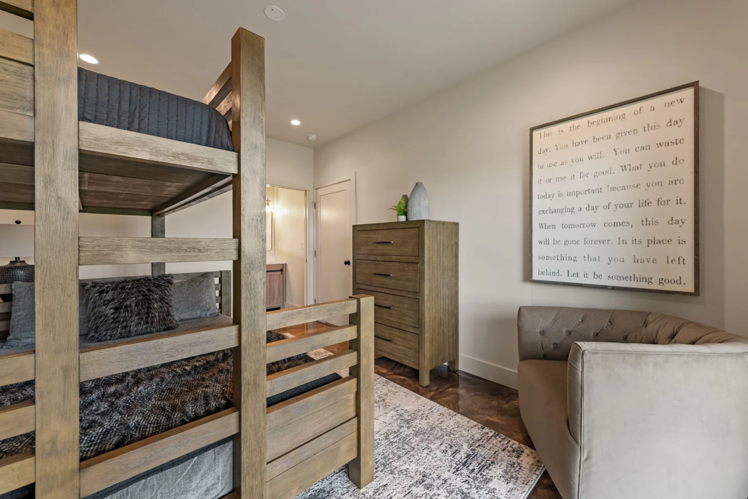 Second bunk room, View Finder I