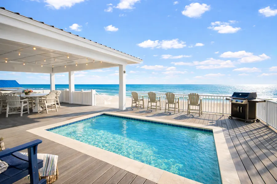 Private pool on the deck at Sea Bliss