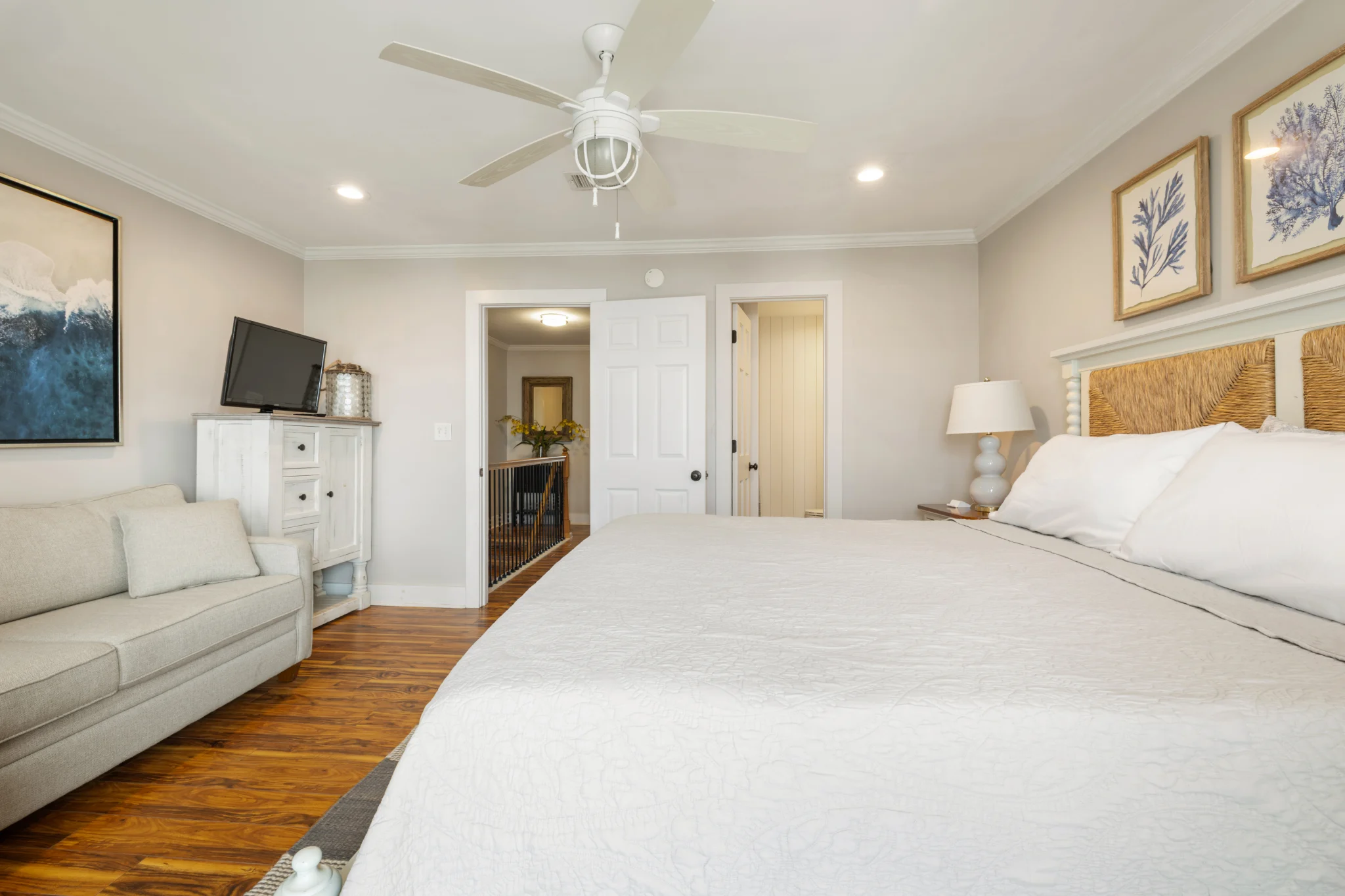 King bedroom with TV and sofa, SouthWind East