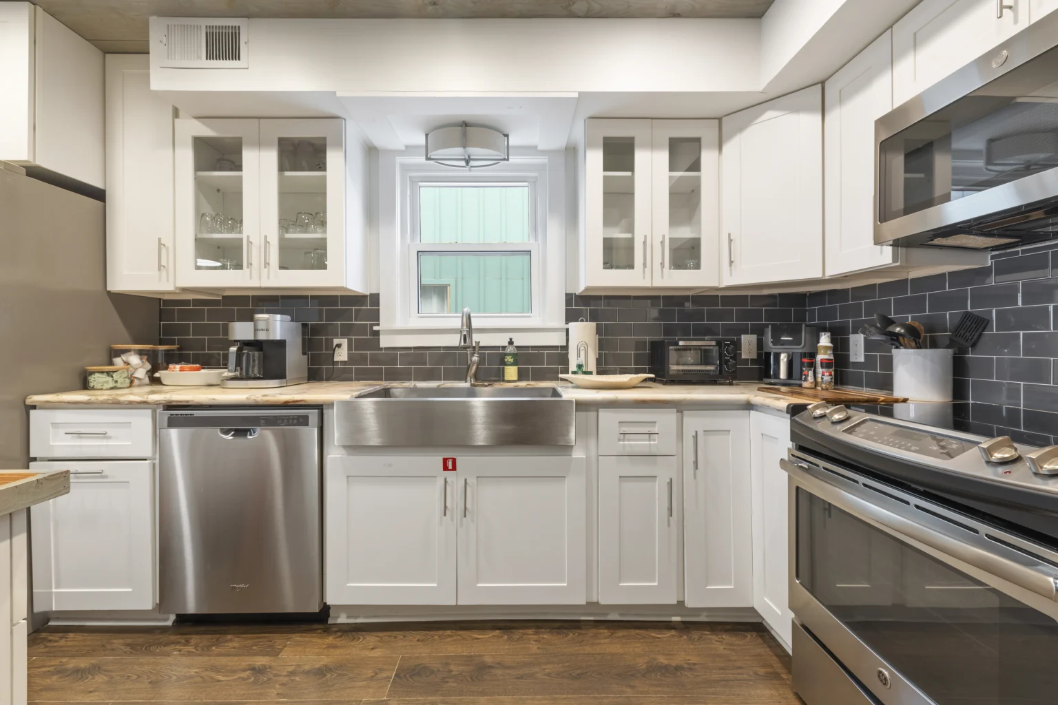 Kitchen sink, dishwasher and range, SouthWind West