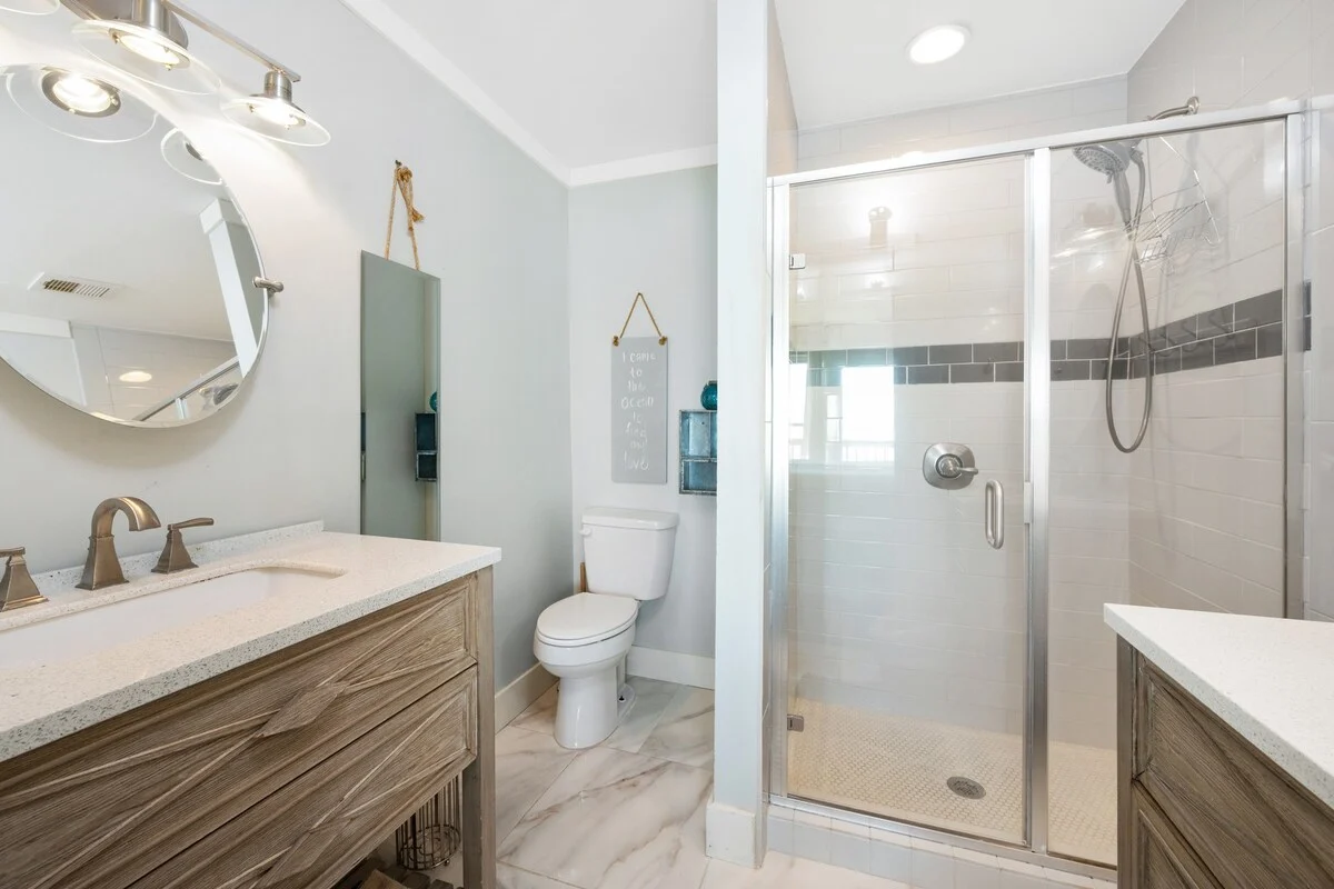 Walk-in shower and vanity, SouthWind West