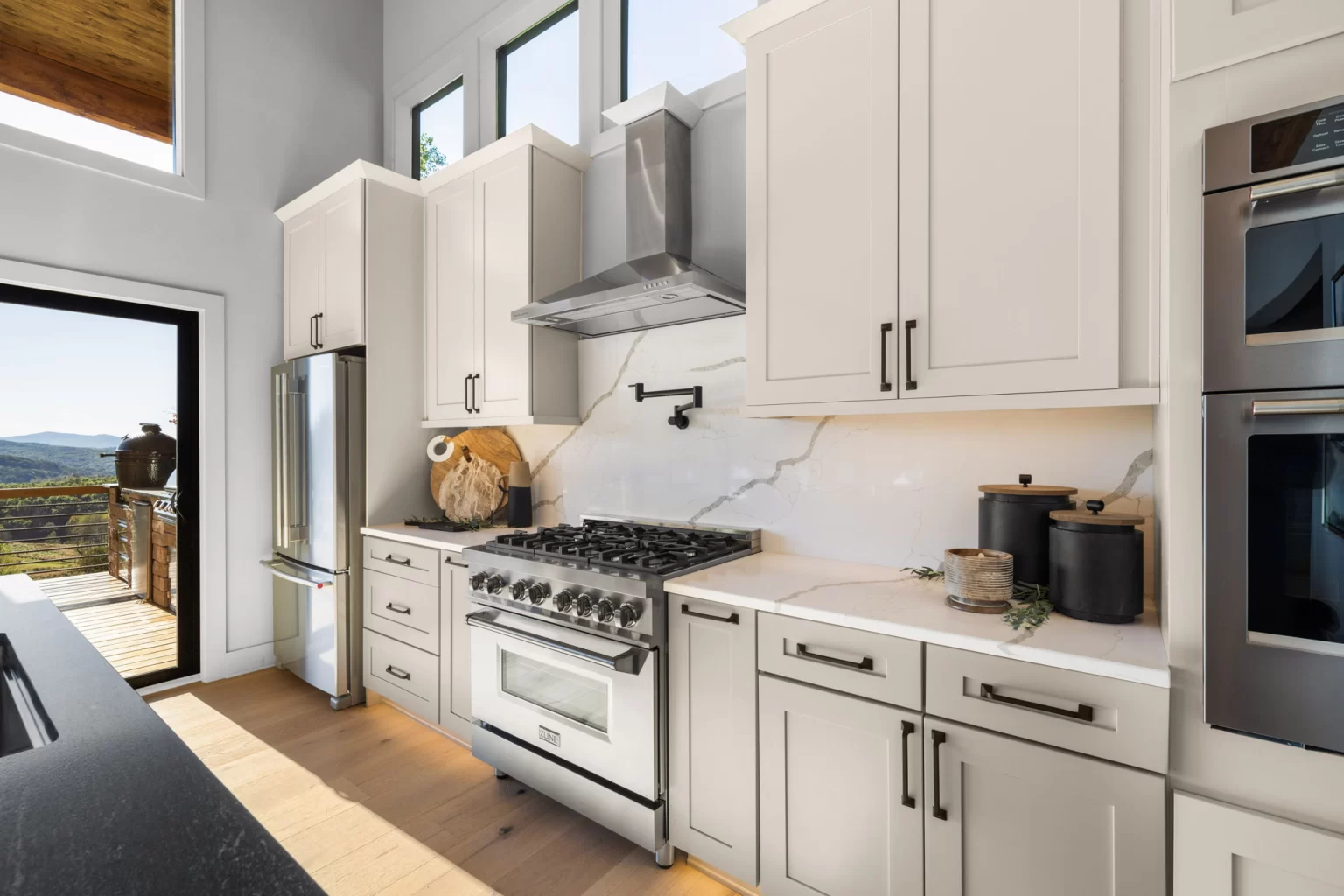 Gas range and range hood in the kitchen, View Finder II